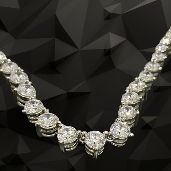 🆕 Artificial Diamond Necklace - Picture 2 of 3